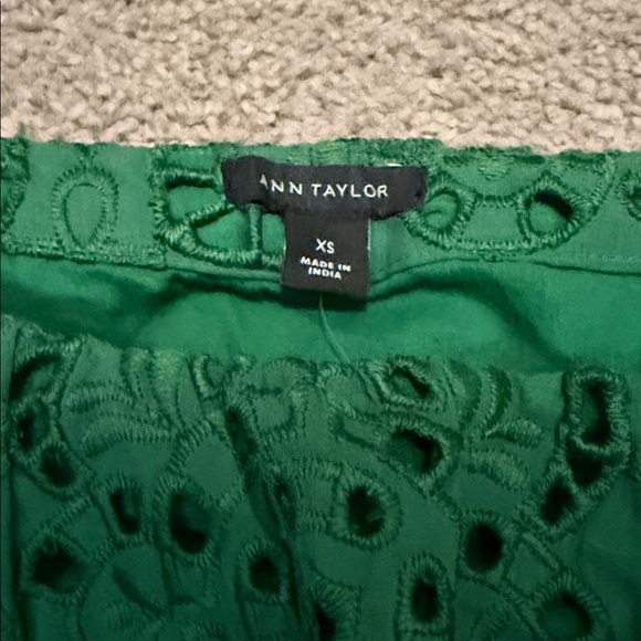 Ann Taylor Emerald Green Eyelet Blouse - Picture 2 of 6
